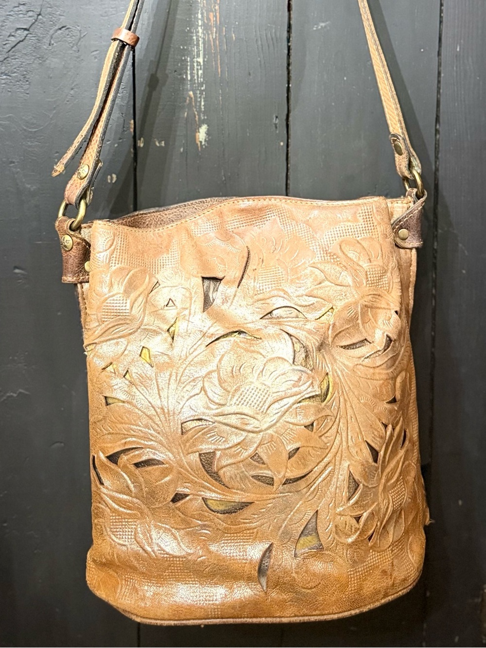 Patricia Nash Lavello Cutout Leather Bucket Bag Tan Gold Excellent W/ Dustbag
